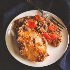 5 Ingredient slow cooker salsa chicken and quinoa from @sweetphi