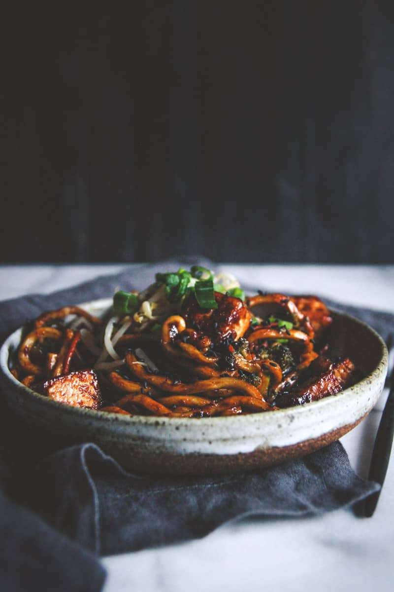 Vegetarian pan noodles in shallow bowl