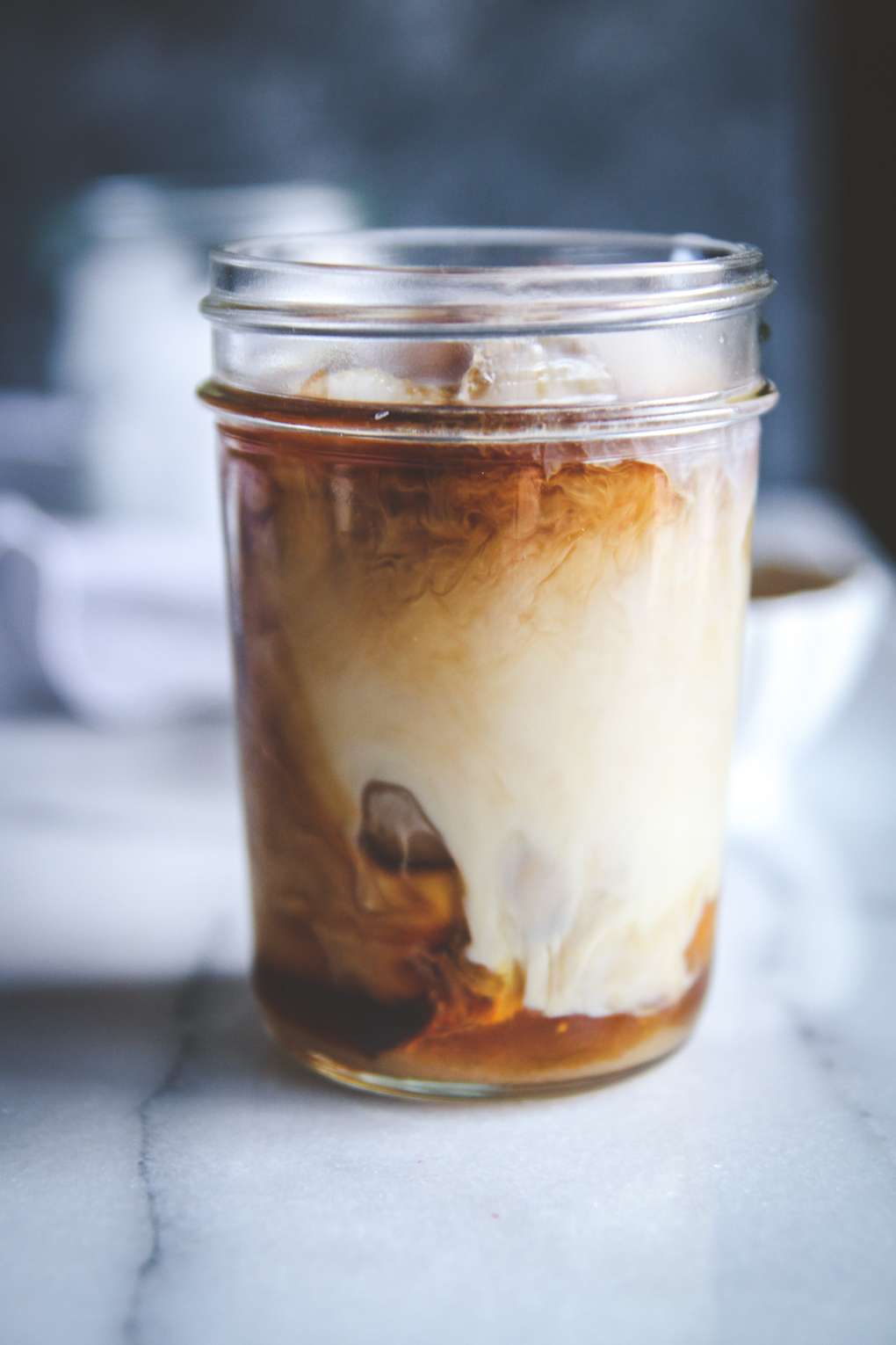 https://sweetphi.com/wp-content/uploads/2018/03/Iced-salted-honey-latte-recipe-9.jpg