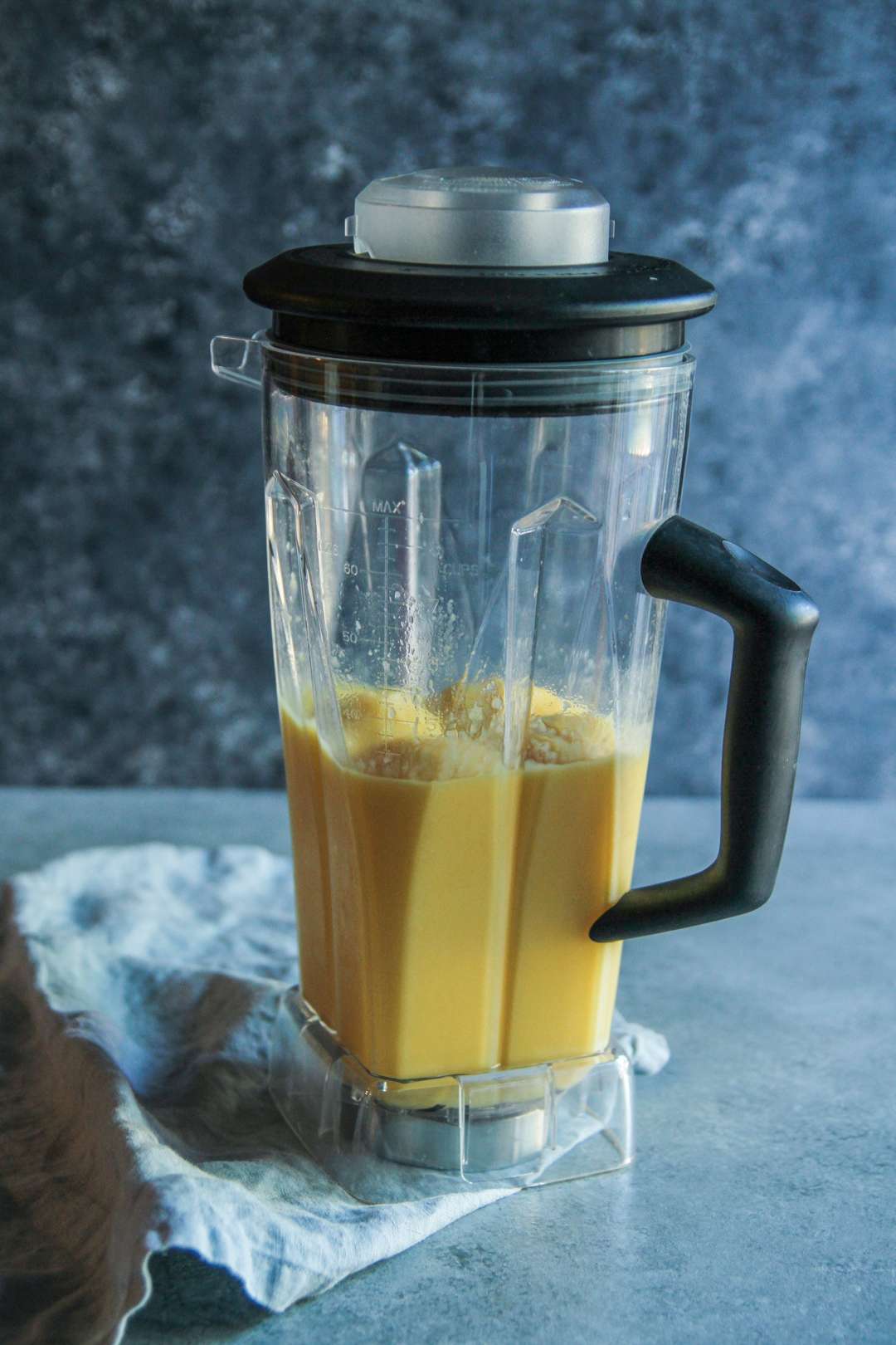 Vitamin C Boost Smoothie Recipe {Orange Mango Pineapple Smoothie}  Sweetphi