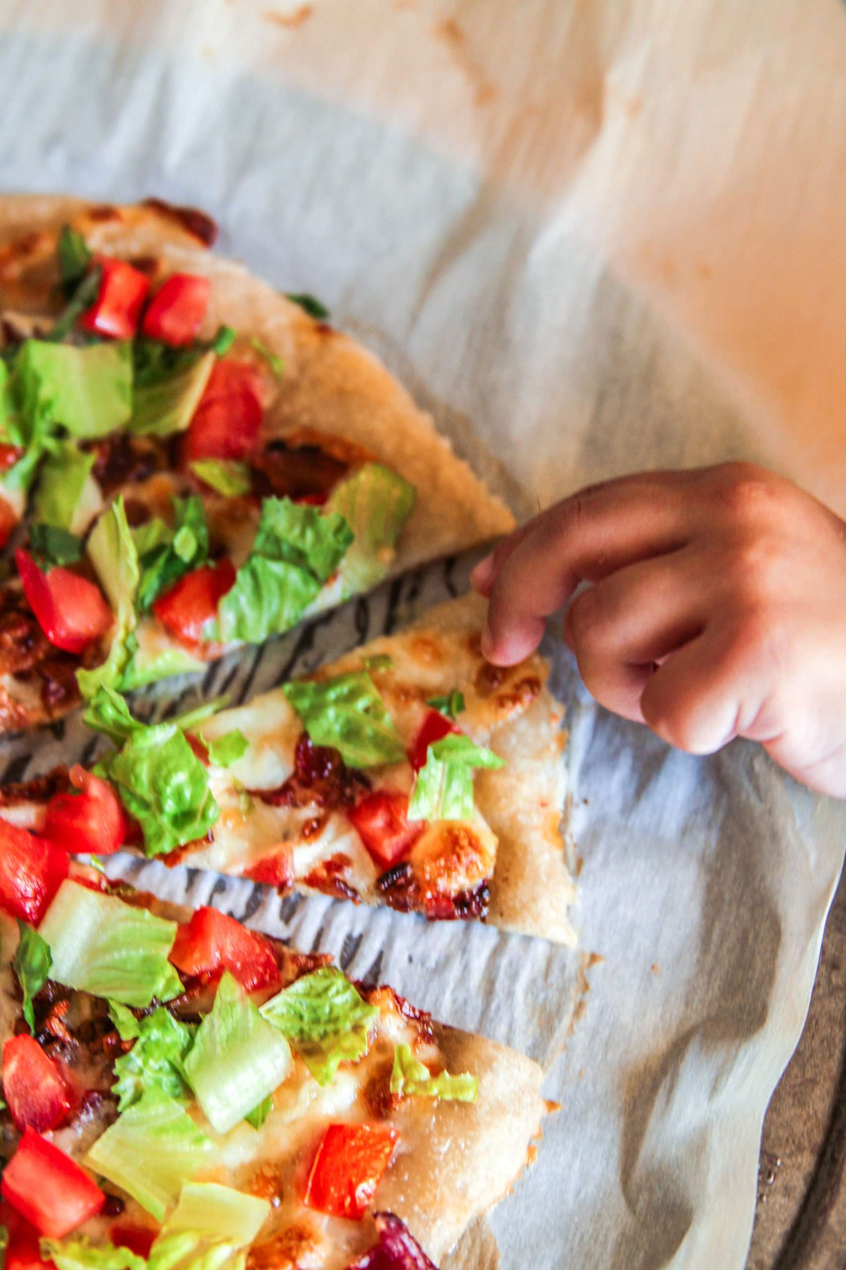 The easiest recipe for cooking a BLT pizza with kids