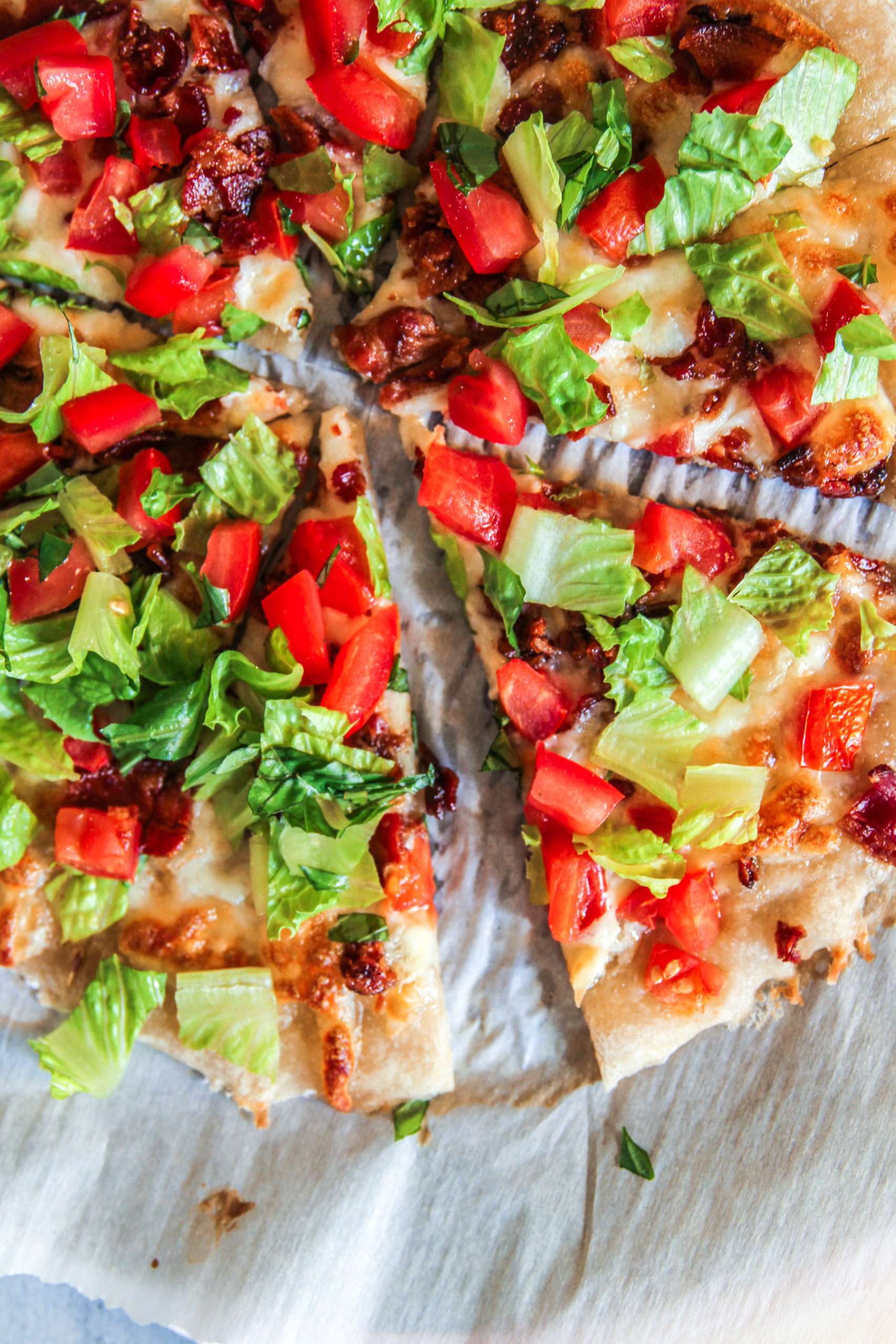 The best recipe for a BLT pizza